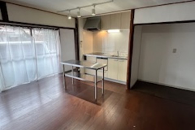 床の間を活用してキッチンを埋め込みました。